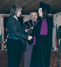 Випуск с 82-ма отличници