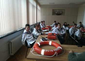 И седем фута вода под кила