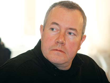 Доц. Харалан Александров е антрополог, организационен консултант и анализатор на обществените процеси. Зад гърба си има две докторски дисертации и множество научни публикации в различни области. Преподава в Нов български университет. Член е на Българския институт за отношения между хората. Консултира организации и проекти в областта на образованието, местното развитие и грижите за деца.