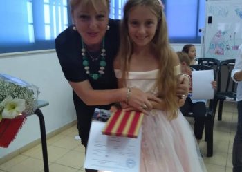 Няма по-хубаво от това да гледаш как децата рецитират с възторг на български език, казва Рина Бакалов – учредител на школото в Тел Авив