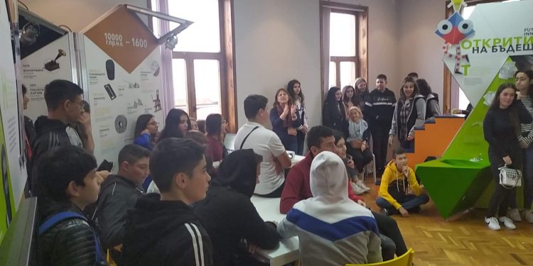 Историята от телеграфа до смартфона от първо лице