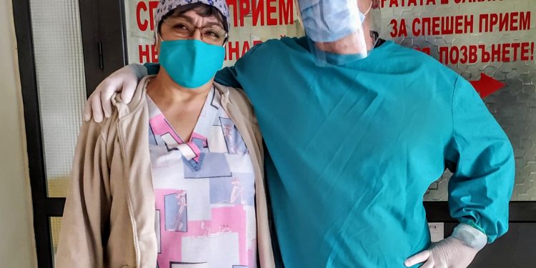 Директор на училище дежури в спешното