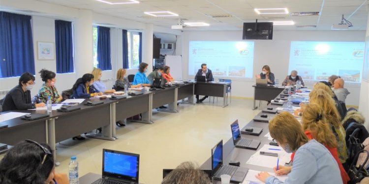 Всеки учител с онлайн профил за професионална квалификация