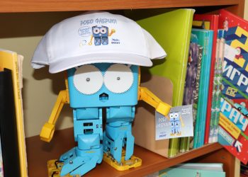 Роботът Марти при децата от Русе