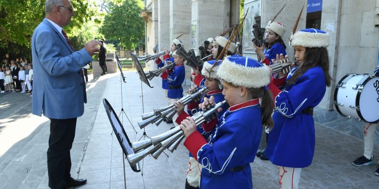 Мост към поколенията