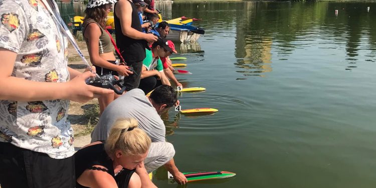 Бързи лодки