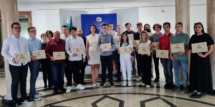 34 отличници с грамоти за ИТ умения