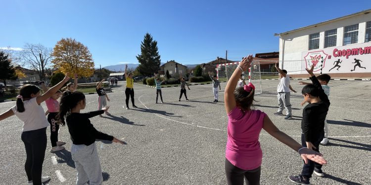 Децата в Скравена обичат спорта