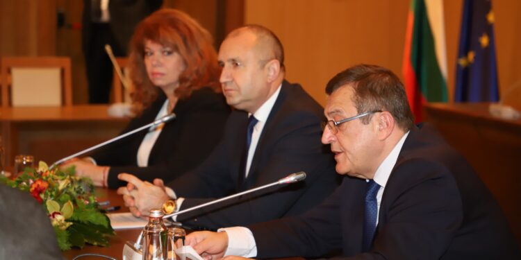 Предстоят промени в учебни програми