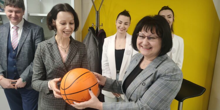 МОН награди световни шампионки по баскетбол