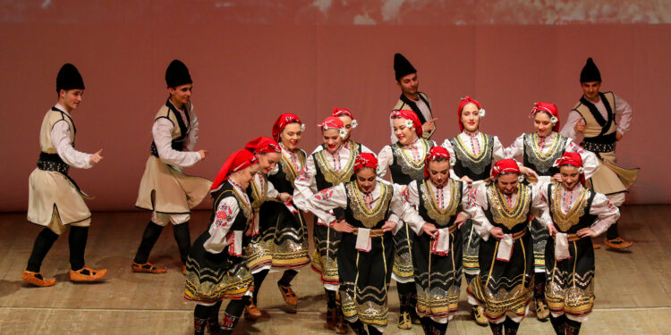 Традиции в ритъм и творчество