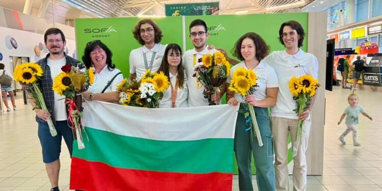 Три медала за биолозите