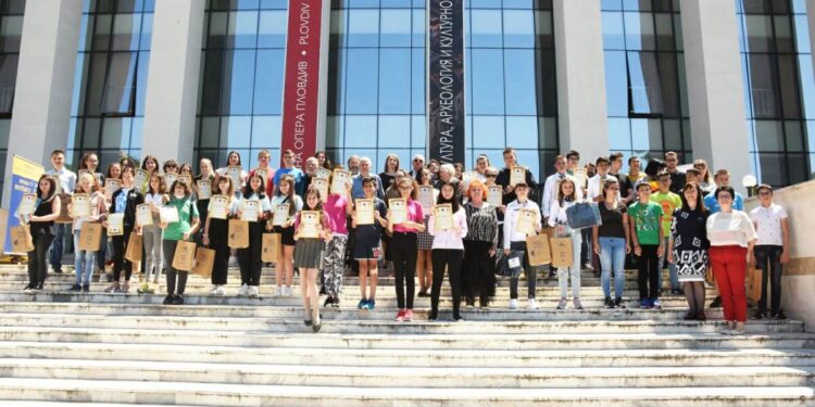 Наградиха отличените в „Народните будители и Аз“