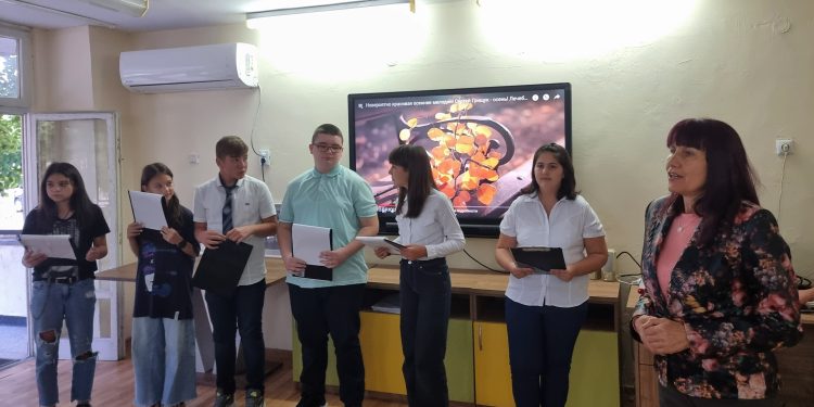 ЮНЕСКО: Подайте ръка на учителите