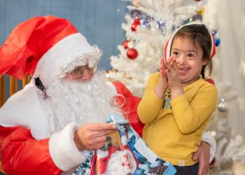 Зарадвай дете за Коледа