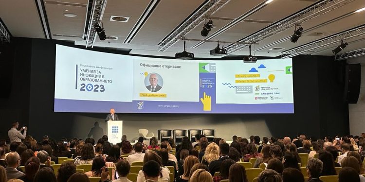 Как да променим педагозите  и образованието на XXI век