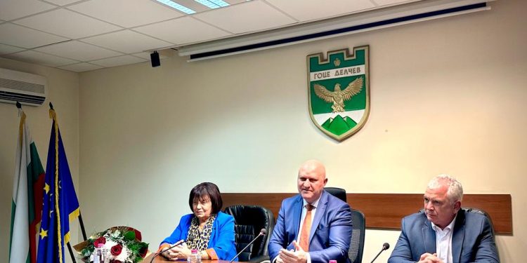 МОН свиква национална среща за директорските конкурси