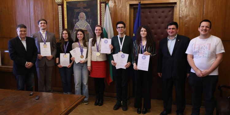 Отличиха българския отбор от Международния турнир на младите математици