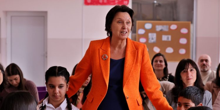 Заместник-министър Емилия Лазарова присъства на открит урок в 75. ОУ „Тодор Каблешков“