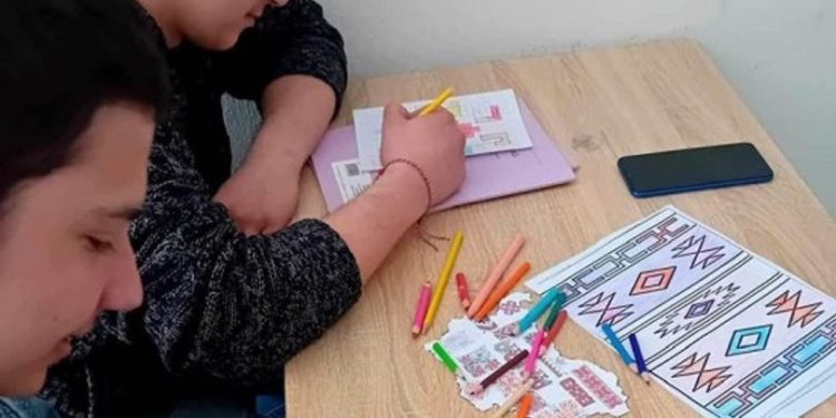 Как се прави килим, учат децата от БНУ „Васил Левски“ в Катерини