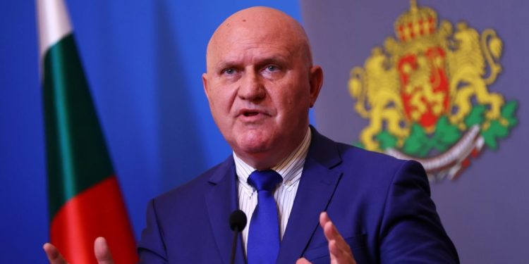 Министър Галин Цоков: Всички зрелостници ще получат по 4 т. заради липсващи диаграми в тестовете по български език и литература