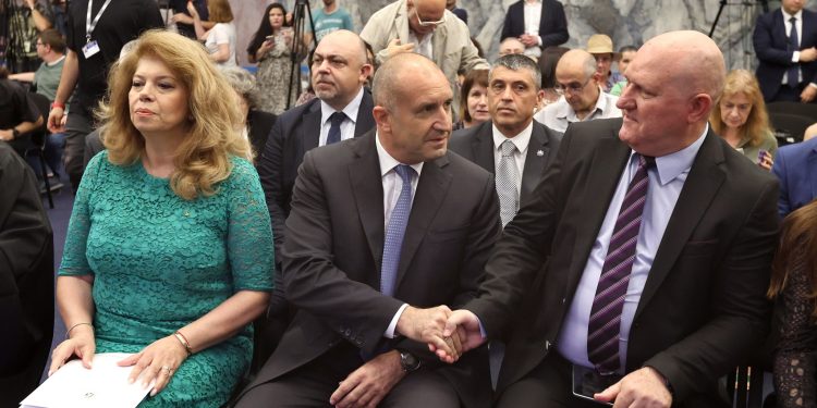 Международен форум за кирилицата събира в София учени от 11 държави