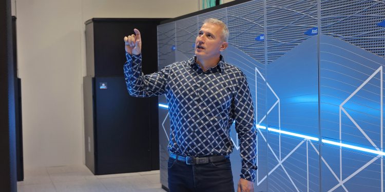 Кирил Кирилов, оперативен директор на суперкомпютъра Discoverer: Искаме да задържим младите в България