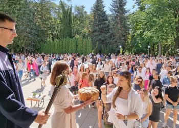 Около 1100 нови студенти в Шуменския