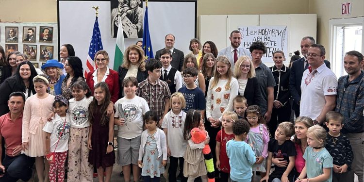 Заедно с учениците, родителите и учителите от Българското училище „Св. св. Кирил и Методий“ Илияна Йотова отбеляза Деня на народните будители.