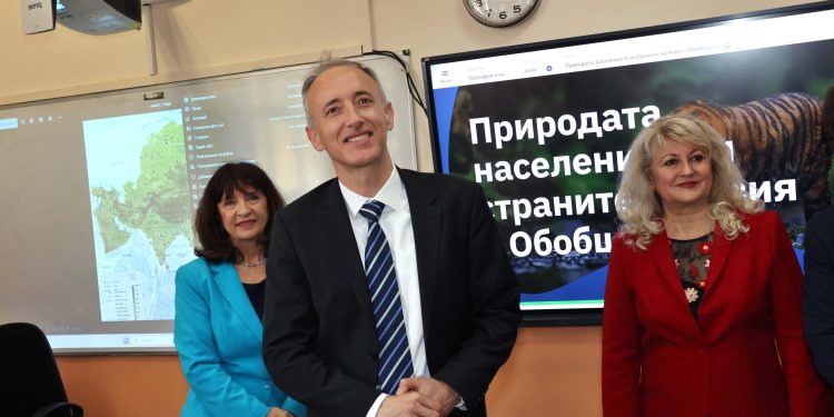 Министър Красимир Вълчев откри новия STEM център в 120. ОУ