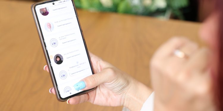 Студенти ще могат да оценяват качеството на обучението в реално време с електронна платформа