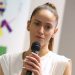 Лекари и известни спортисти разказват във видеоклипове, които ще бъдат разпространени във всички училища, за вредата от райския газ, вейповете и дизайнерската дрога
