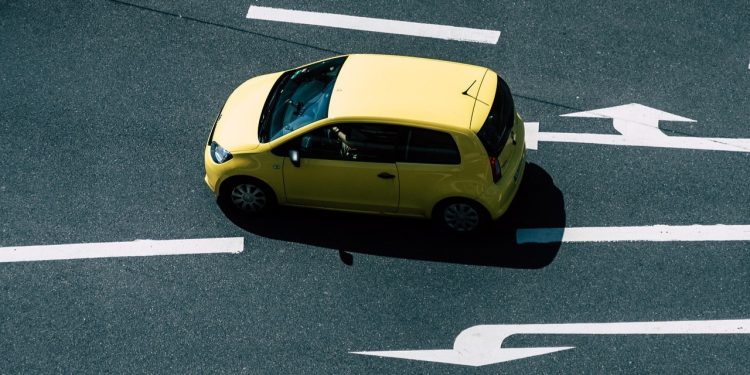 Може ли шефът да ви задължи да карате личната си кола по работа?