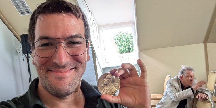 Наш изследовател проучва устойчивостта на газопроводите за пренос на водород