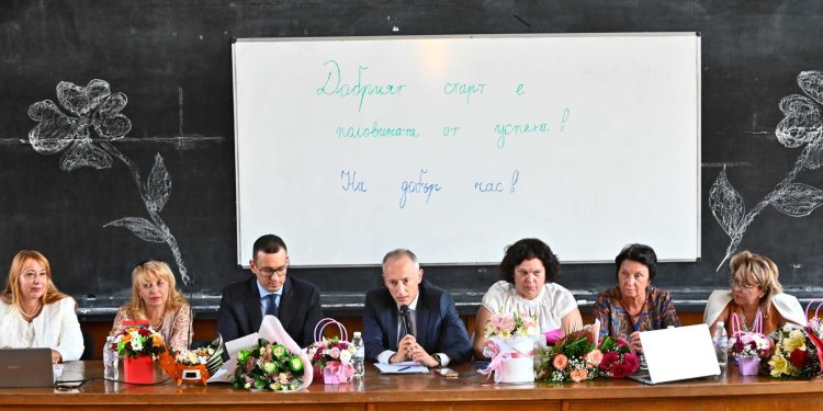 Ръководителите на училищата в София обсъдиха приоритетите за новата учебна година