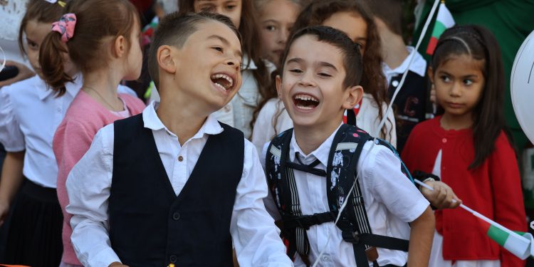 Снимка на броя: На добър час, ученици!