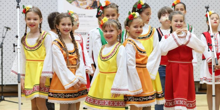 На 10 години ДВГ „Палави ноти“ има два албума, видеоканал и детско предаване