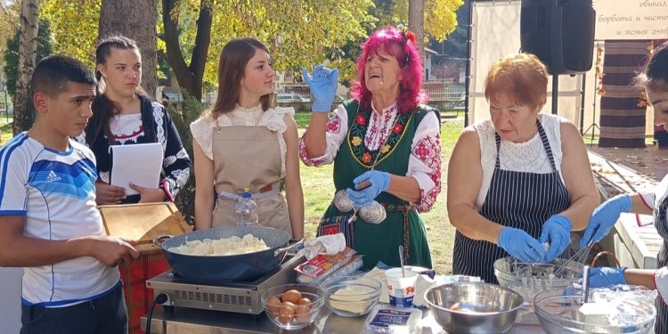 Есенни благотворителни празници в Гимназията по туризъм във Велинград