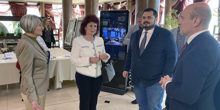 Зам.-министър Петър Николов подкрепи иновативен училищен проект в СУ „Алеко Константинов“ в Луковит