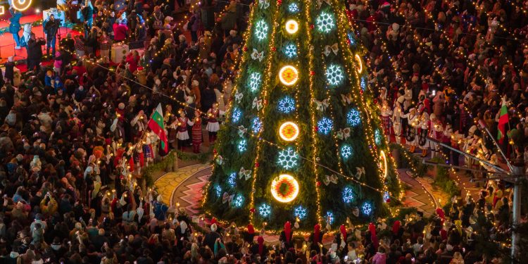 Грейна елха, вдъхновена от кюстендилска шевица