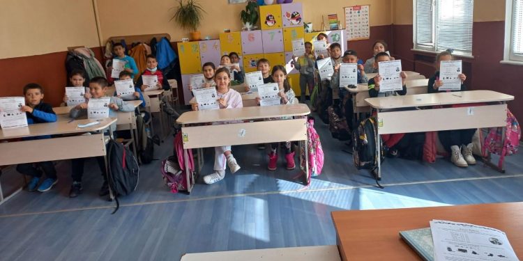 Нанси Асенова от НУ „Св. св. Кирил и Методий“ в Тополовград спечели отличието „Млад медиатор“ за 2025 г.