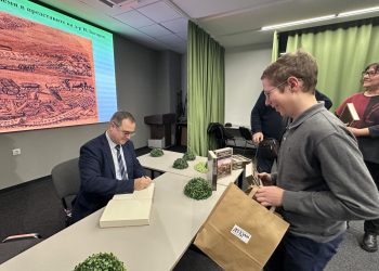 „Аз-буки“ представи и в Бургас „Стопанска история на българите в Османската империя“