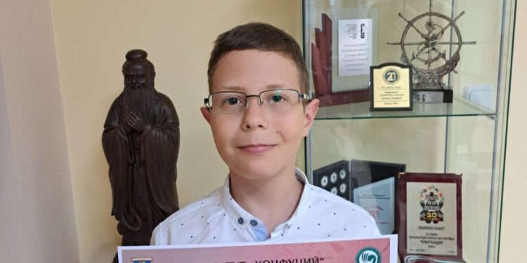 Осмокласникът в ППМГ „Акад. Никола Обрешков“ – Бургас, Божидар Тодоров е с афинитет към науките