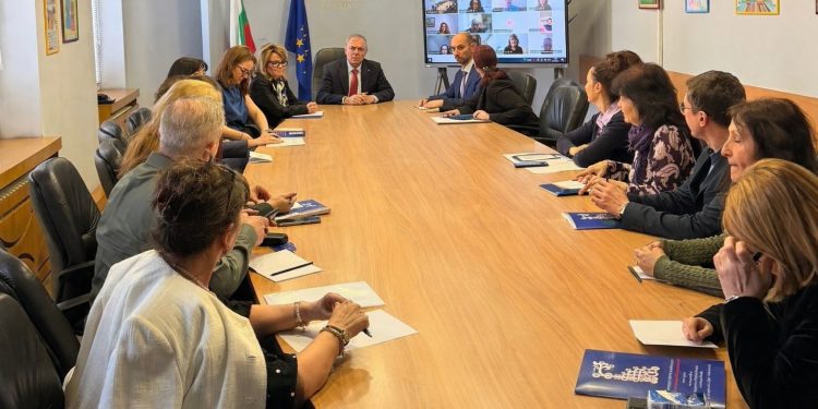 МОН ще работи за по-широко присъствие на българистиката зад граница