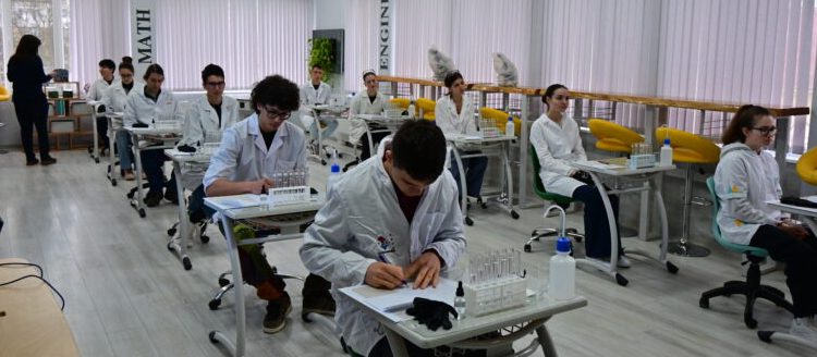 115 ученици показаха знания и умения на Националната олимпиада по химия и опазване на околната среда