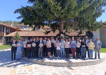 Трима зрелостници получиха пълни шестици на Националната олимпиада по история и цивилизации, която се проведе в Копривщица