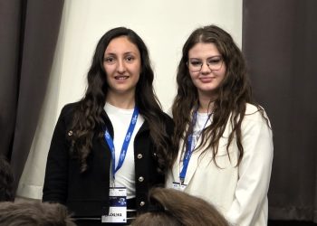 От часа по програмиране до „Онлайн лекар“ – ученички от Варна разработват здравен стартъп